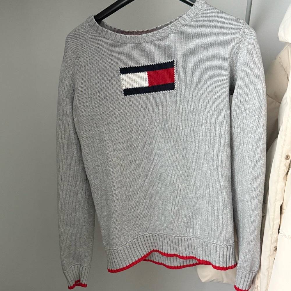 Tommy Hilfiger Gray Knit Sweater with Iconic Logo